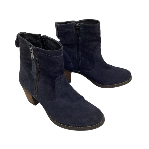 Taos Standout Suede Embossed Boot Black - Picture 6 of 13